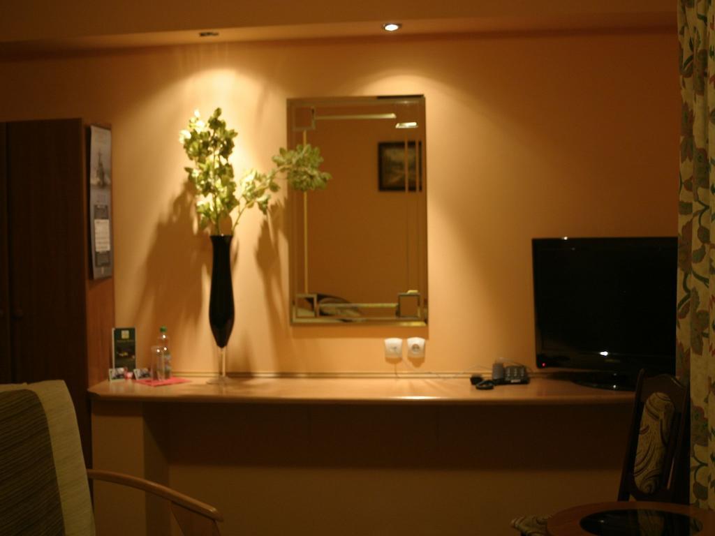 盘斯尤纳特里兹亚帕克瓦酒店 弗罗茨瓦夫 外观 照片